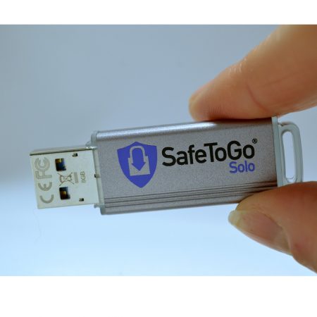 SafeToGo Solo in Hand