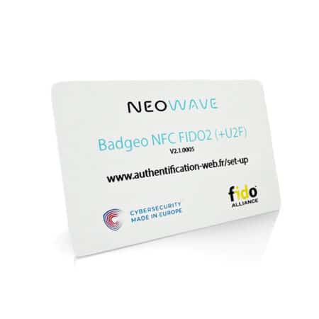 Neowave Badgeo FIDO2 Smartcard Frontansicht perspektivische Ansicht